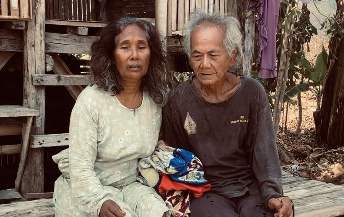 Gubuk Bocor, Tanpa Listrik, Tanpa Beras. Bantu Sepasang Lansia Hidup Layak!