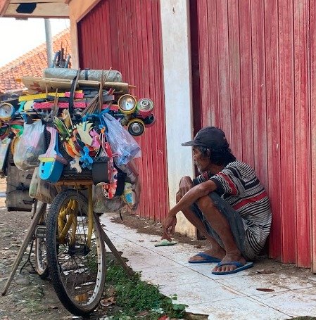 TAK PUNYA TEMPAT TINGGAL!! Kakek Penjual Mainan Jadul Berjuang Untuk Bertahan Hidup