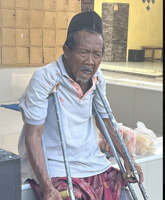Diabetes Menggerogoti Tubuhnya, Abah Sodikin Tetap Berjualan Demi Bertahan Hidup